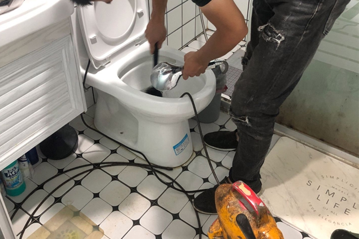 康县马桶堵塞自己疏通还是找师傅？专业上门服务让你省时更省心